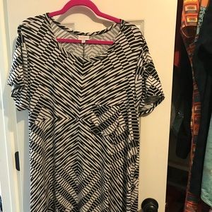 Lularoe Carly 2XL black and white